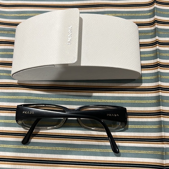 Prada - Picture 8 of 11